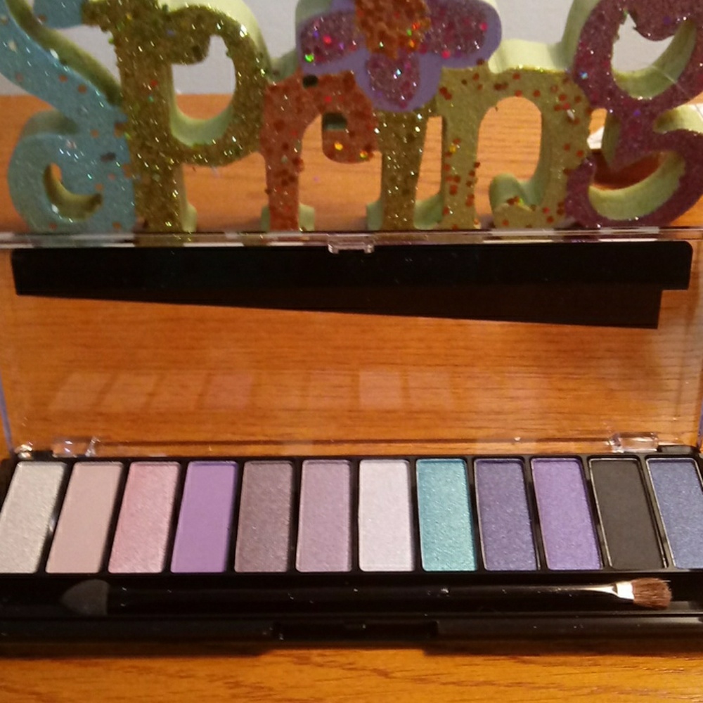 4 for 25.00. Rimmel London eyeshadow. - Picture 1 of 4